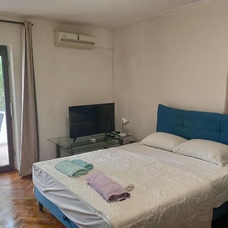 Apartments And Rooms Camelia Premantura Exterior foto
