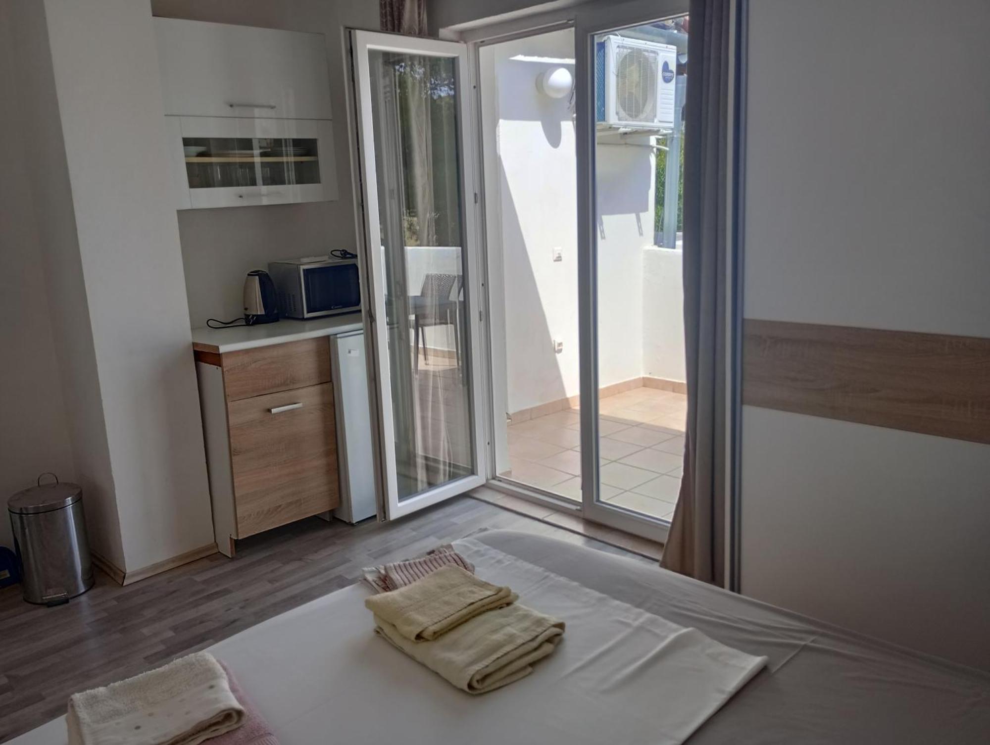 Apartments And Rooms Camelia Premantura Exterior foto