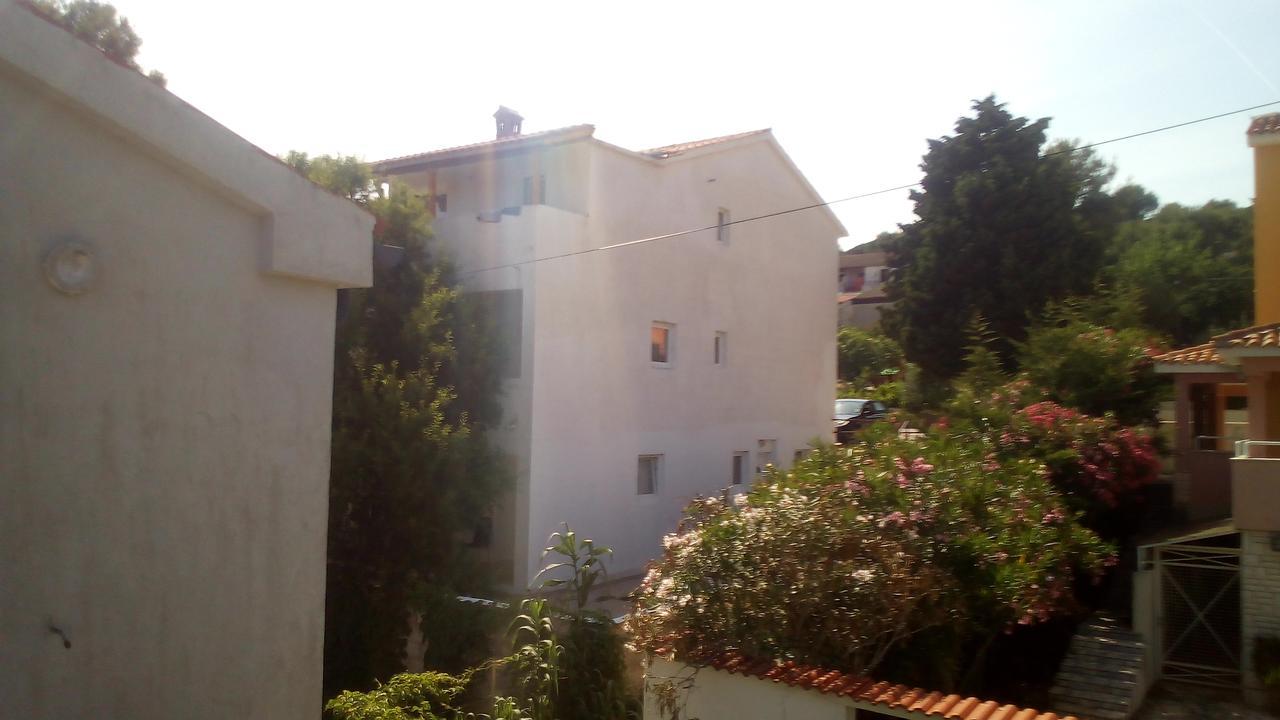 Apartments And Rooms Camelia Premantura Exterior foto
